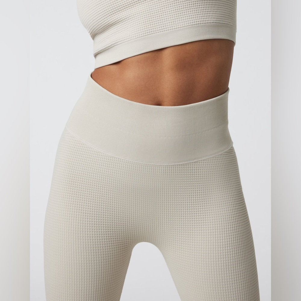 Vuori Cream High-Waist Ribbed Leggings NWT - Picture 3 of 6
